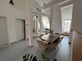 goldlounge Modernes Apartment an der Krämerbrücke, Altstadt by Architekturplus und waissgold